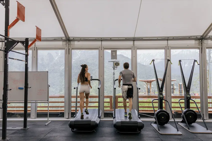 Two young people exercising to improve their BMI